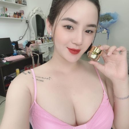 Emy Nội Y 